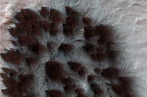 HiRISE Photo: NASA/ JPL/ University of Arizona
